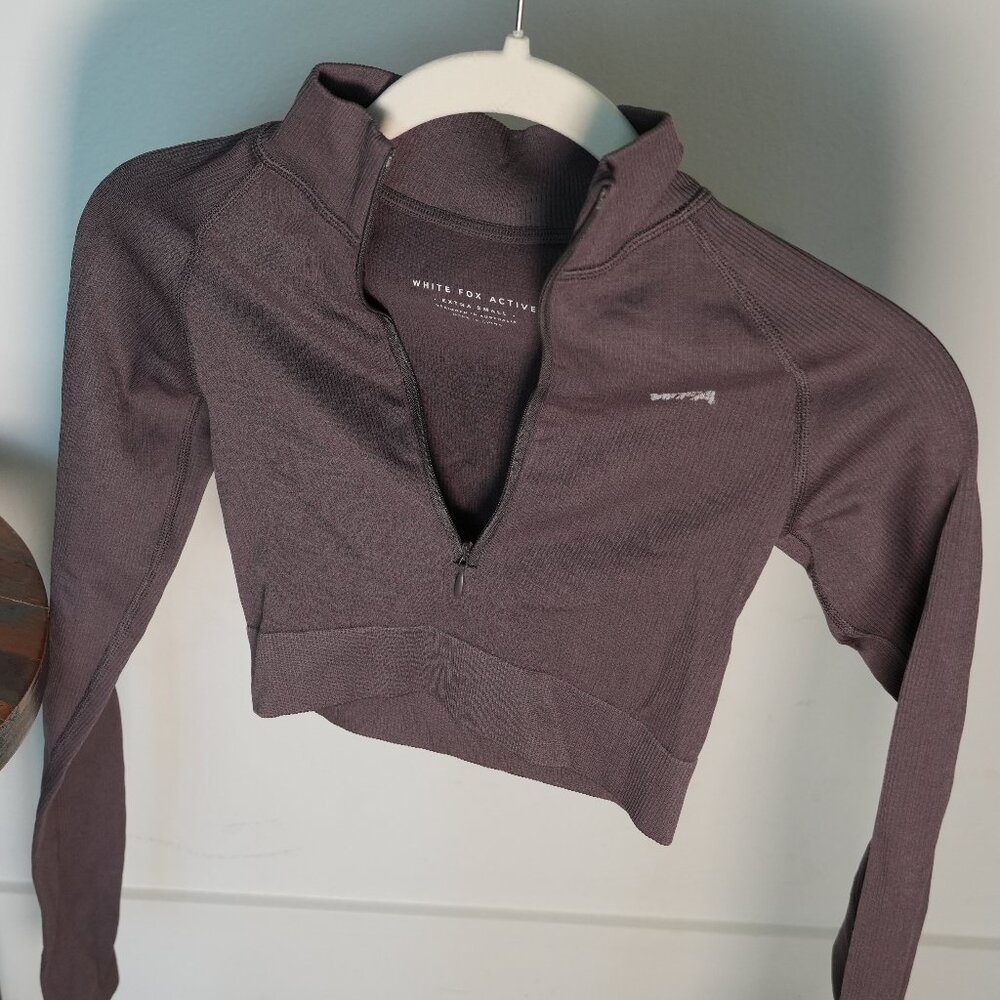 White Fox Boutique: Seamless Long Sleeve Sports Crop Shadow - Size XS